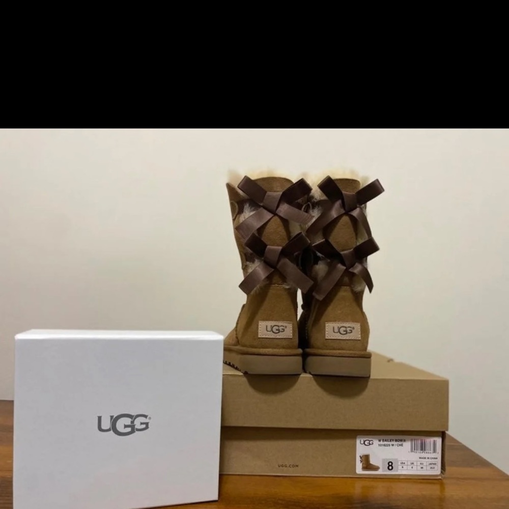 UGG Bailey Bow, Chestnut color, size 8.